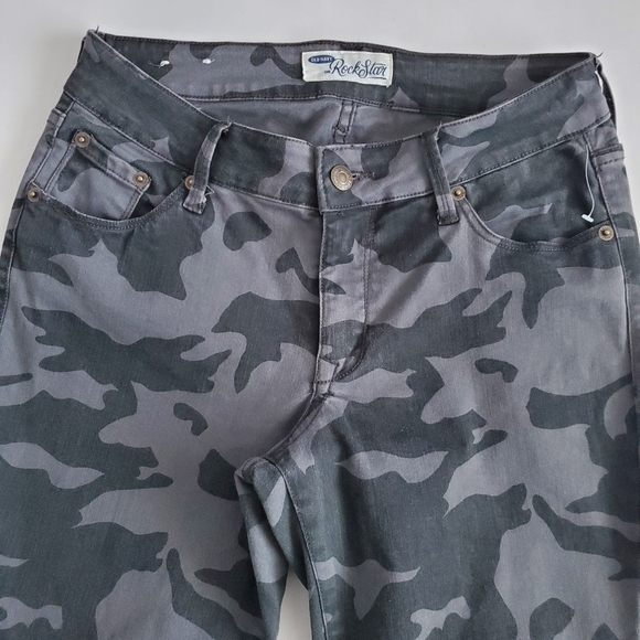 Old Navy Mid-Rise Camo Rockstar Skinny Jeans, 4 - Picture 3 of 9